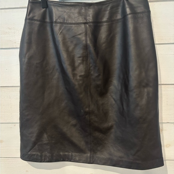 Croft & Barrow Black Leather Skirt. Size 8 - Picture 9 of 12
